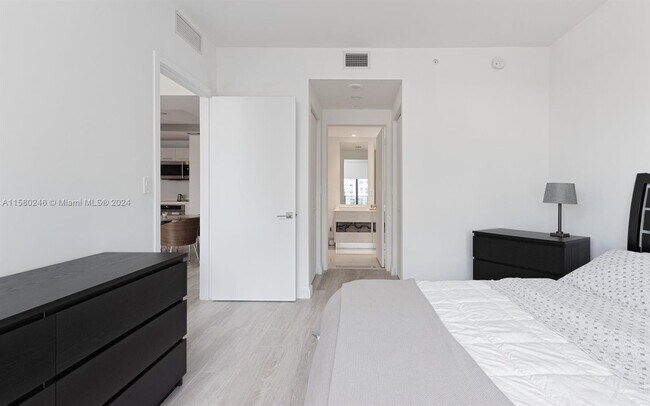 Foto del edificio - 45 SW 9th St