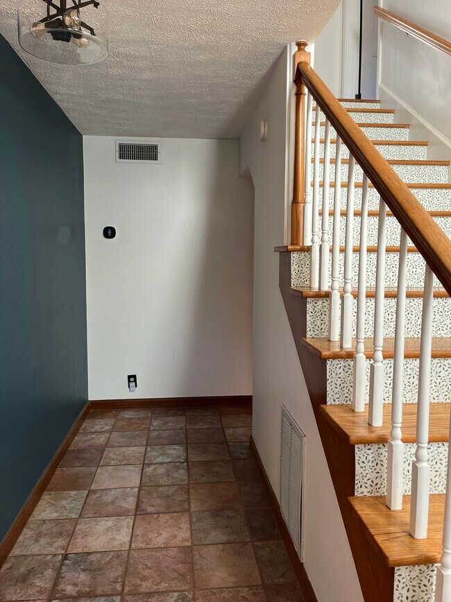 Building Photo - 510 Maple Dr