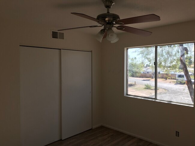Foto del edificio - 9850 E Birchwood Ave