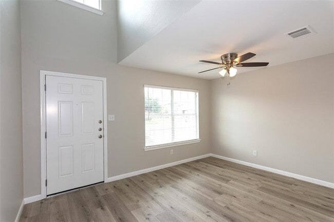 Building Photo - 915 Churchill Farms Dr