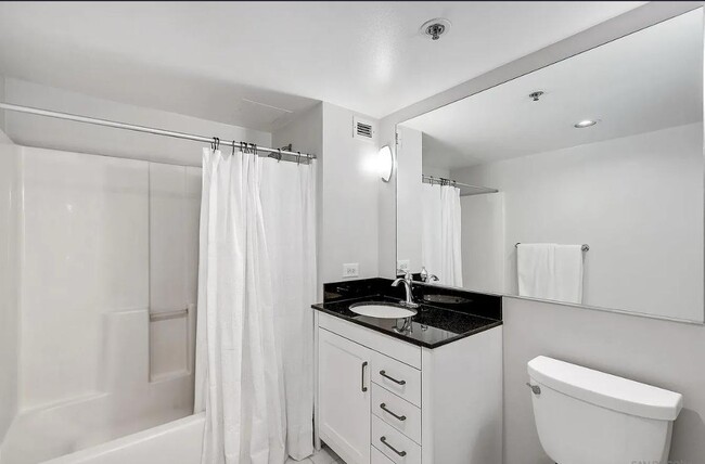 Foto del edificio - ONE  Bdrm Move-in ready FULLY FURNISHED