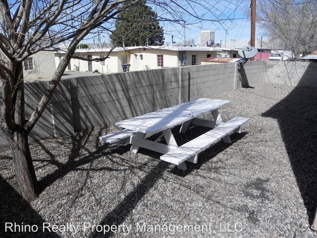 Building Photo - 509 Valencia Dr SE