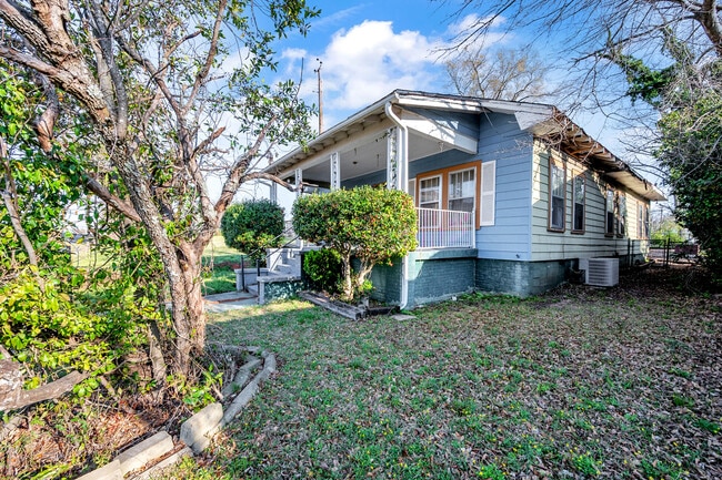 Building Photo - 415 19th St N