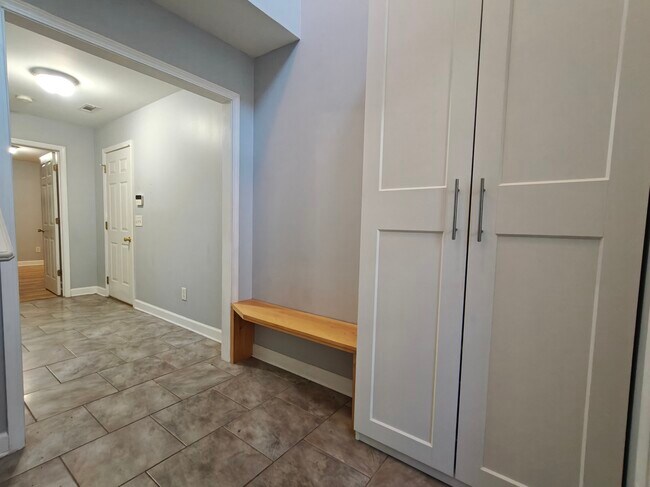 Foto del edificio - 5970 Grovegate Ln