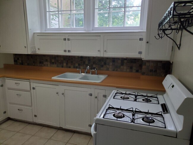 Foto del edificio - One Bedroom Apartment in the Heart of Down...