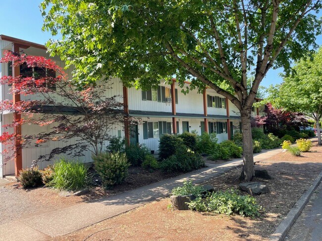 Building Photo - (JEF 15) Spacious 2 Bedroom / 1 Bath - Pet...