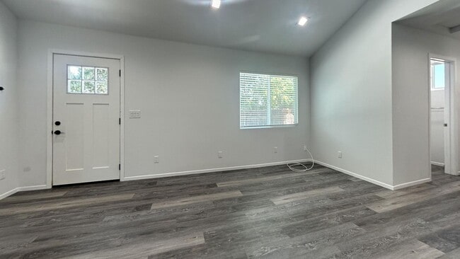 Building Photo - 1005 E Colton Ave