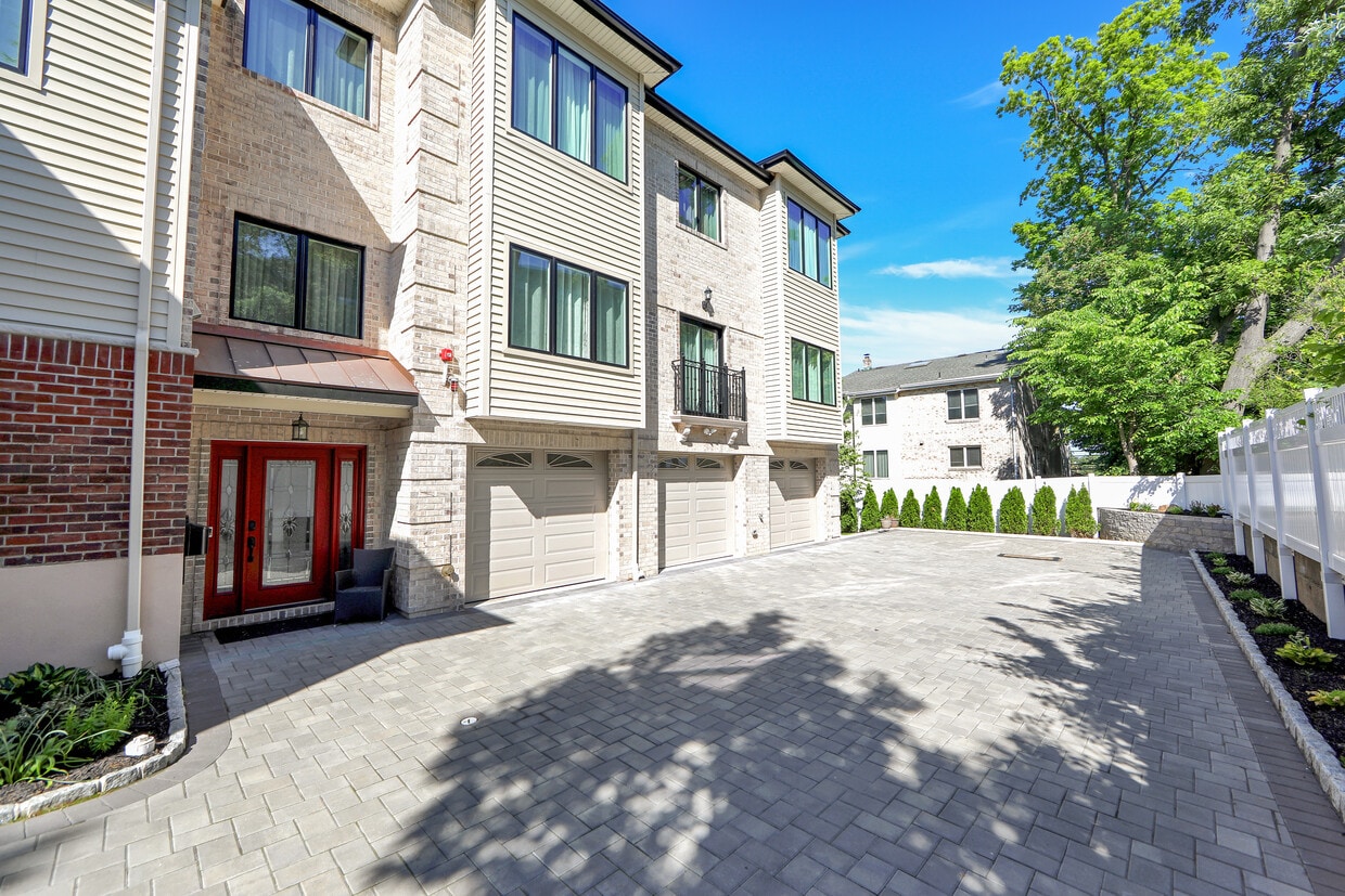 2191 Edwin Ave, Fort Lee, NJ 07024 Townhome Rentals in Fort Lee NJ