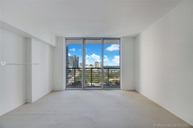 Foto del edificio - 325 S Biscayne Blvd