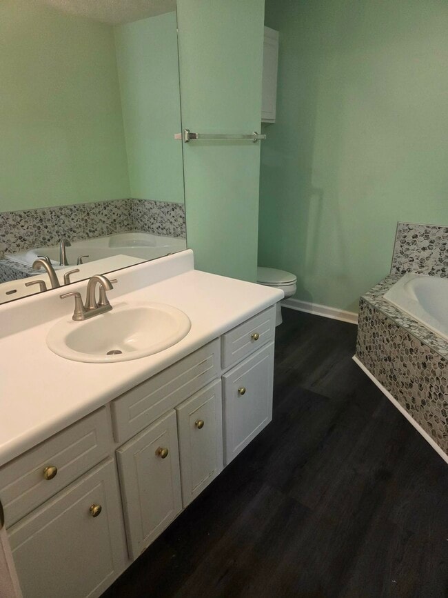 Building Photo - 40 Harbour Lake Dr