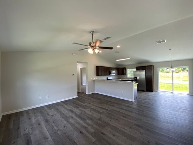 Foto del edificio - Desirable SE Neighborhood - 3/2/2 Silver Spring Shores **Available NOW**