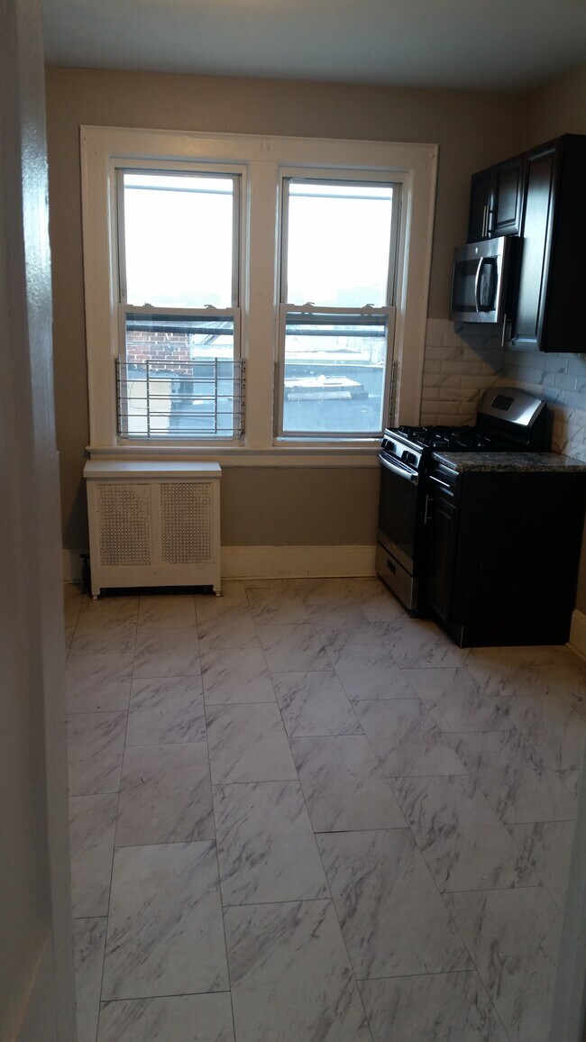 Foto del edificio - 86 Fuller Pl