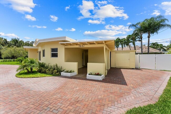 Foto del edificio - 7531 Edgewater Cir