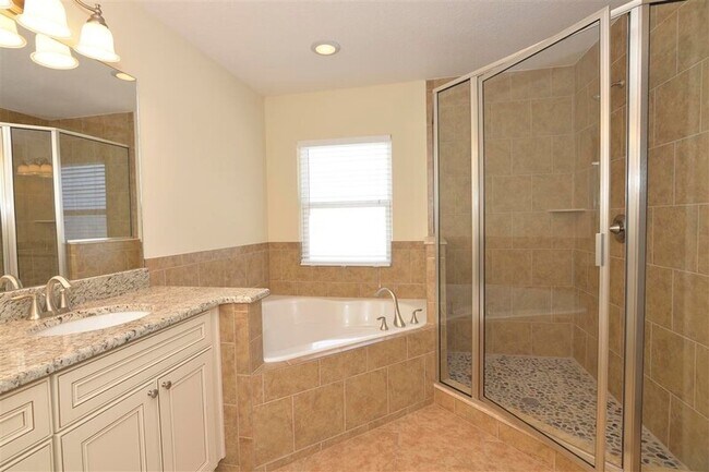 Foto del edificio - 2471 E Pine St