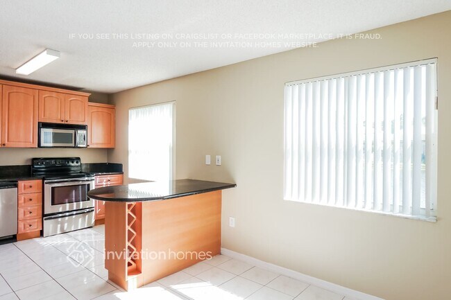 Foto del edificio - 4661 SW 151st Ave