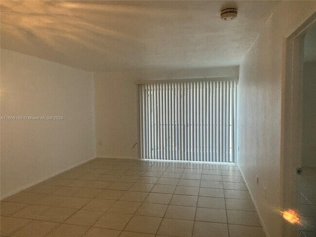 Foto del edificio - 9621 SW 77th Ave