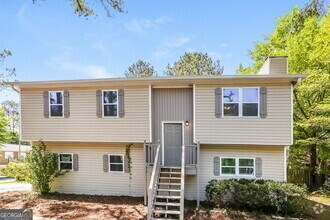 Building Photo - 2940 Valley View Dr