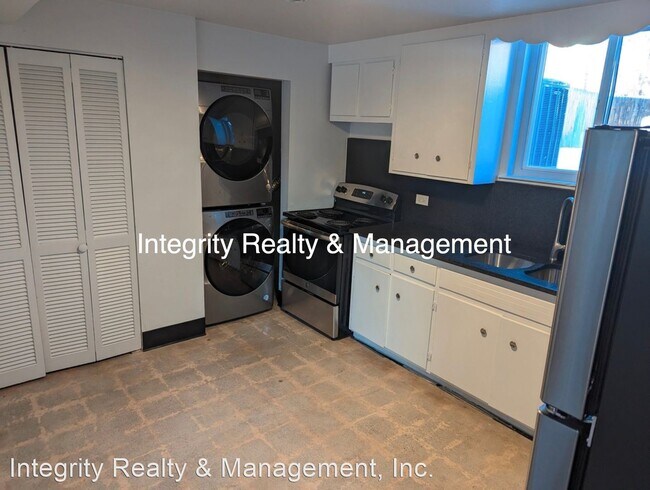 Building Photo - 2 br, 1 bath House - 3434 S Downing St