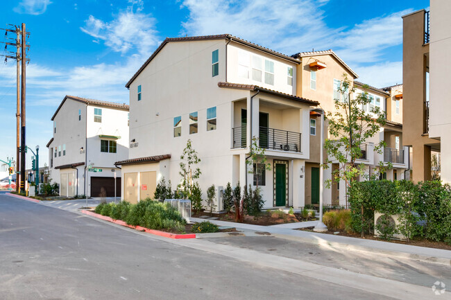 Building Photo - 667 Limoncello Ln