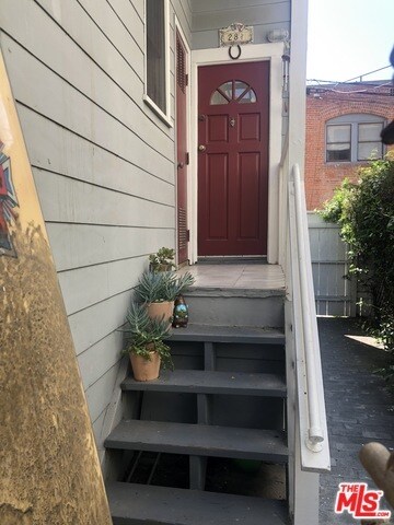 Foto del edificio - 28 Clubhouse Ave