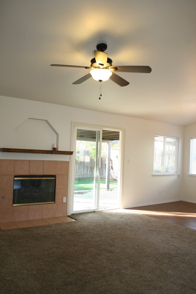 Building Photo - 703 Markham Way