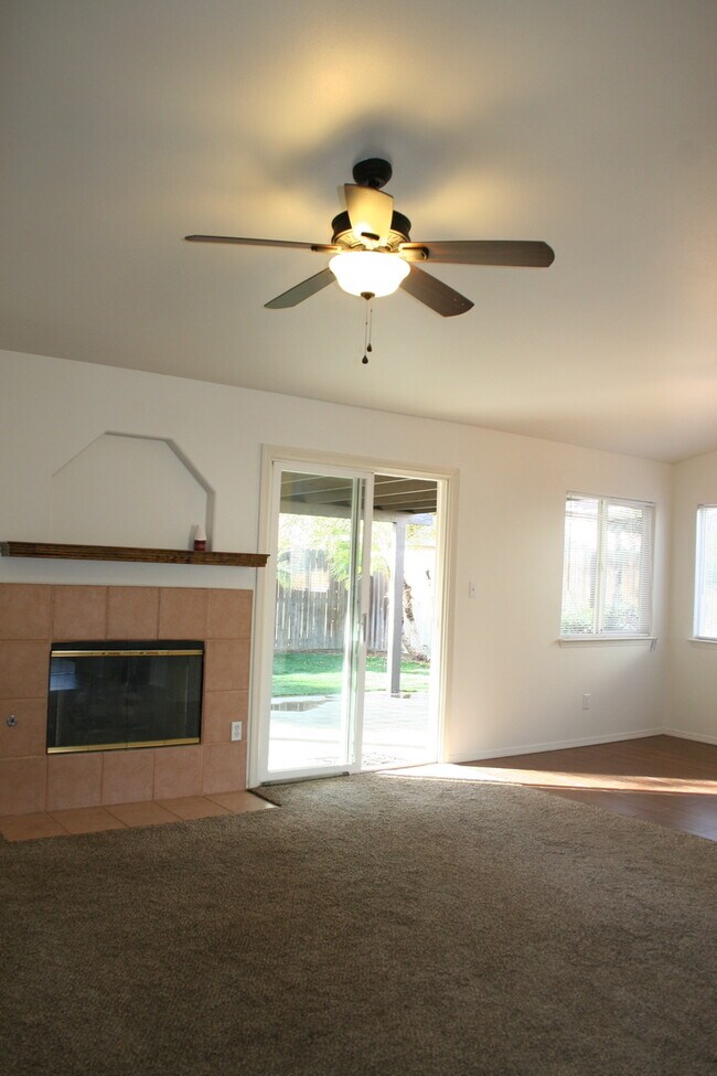 Foto del edificio - 703 Markham Way