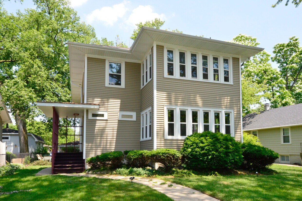 Foto principal - 100 Belle Plaine Ave