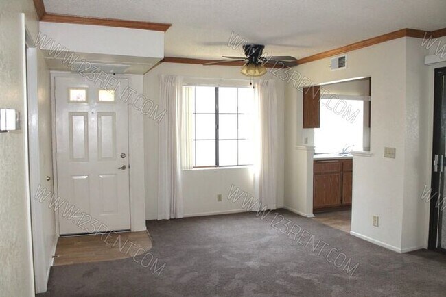 Building Photo - 2554 Olive Dr