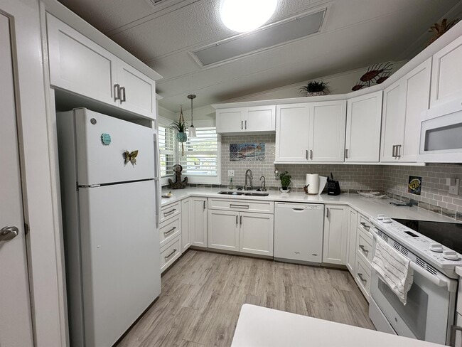 Building Photo - 5627 Camelford Pl