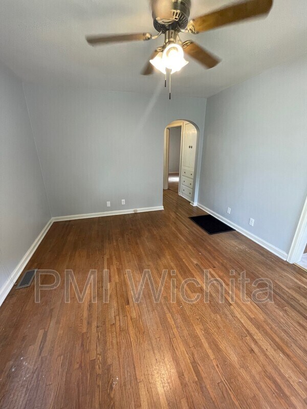Foto del edificio - 2420 W St Louis St