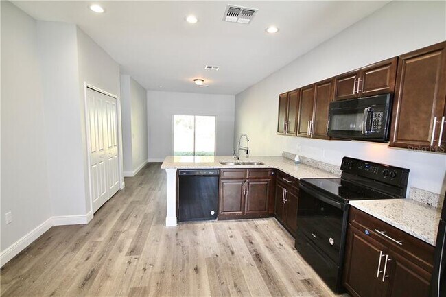 Building Photo - 2222 Florida Dr
