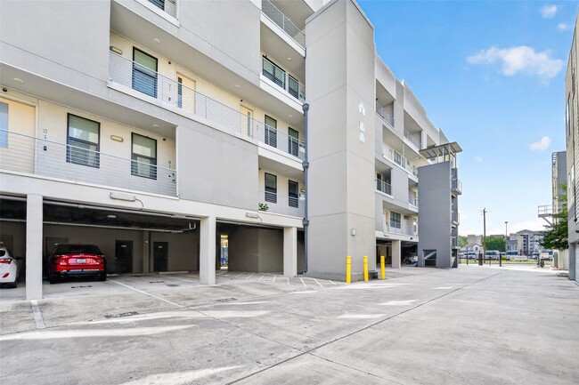 Building Photo - 2401 Crawford St
