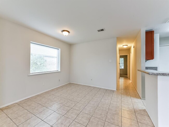 Building Photo - 13902 Buckingham Dr