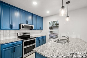 Building Photo - 8 Palomar