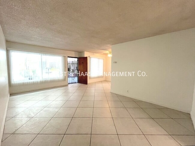 Building Photo - 120 Alamitos Ave
