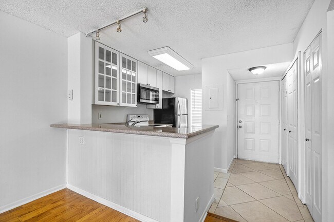 Foto del edificio - 2230 N Cypress Bend Dr