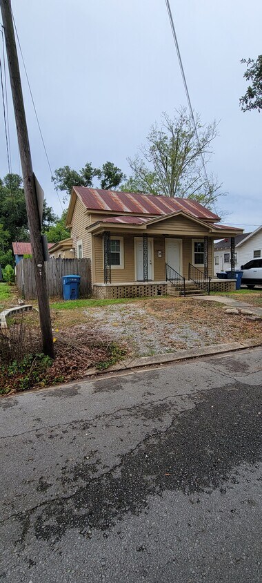 Primary Photo - 120 Albert St