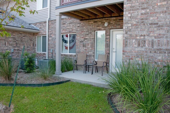Foto del edificio - 8280 Cypress Rd