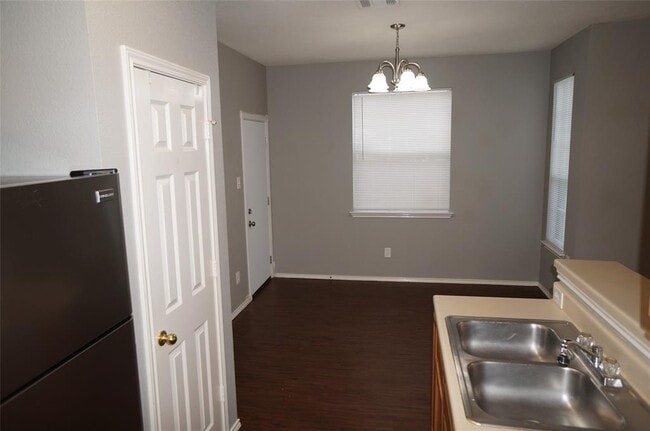 Building Photo - 13700 Harris Ridge Blvd