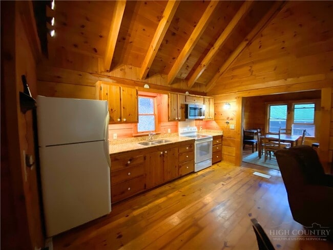 Foto del edificio - 329 Ballou Mills Rd