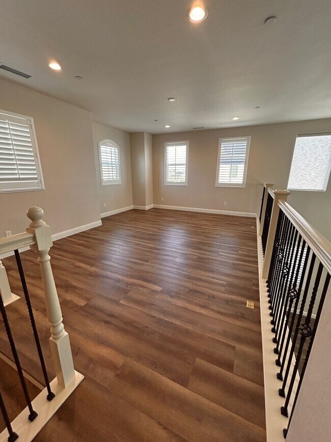 Foto del edificio - Beautiful Home for rent in Shannon Ranch in Visalia!