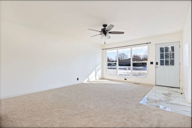 Building Photo - 2118-2118 Avalon Cir