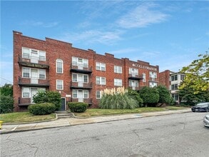 Building Photo - 832 Brandon Ave