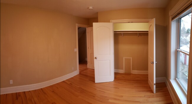 Building Photo - 646 Adams St NE