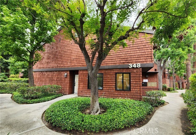 Primary Photo - 348 S Prospectors Rd