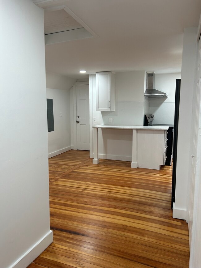 Building Photo - 288 Carew St