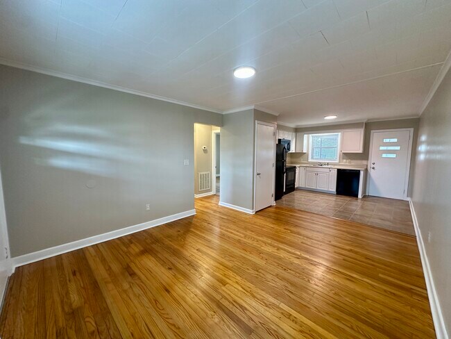 Foto del edificio - 705 Pennington Ave