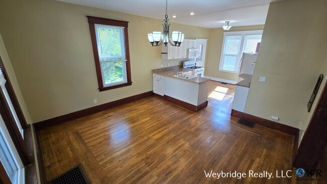 Building Photo - Beautiful 3 Bedroom Home Located in Colleg...