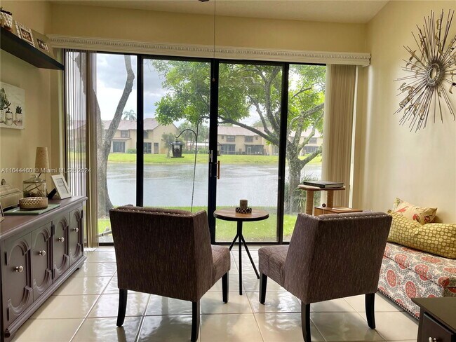 Foto del edificio - 3963 Cocoplum Cir