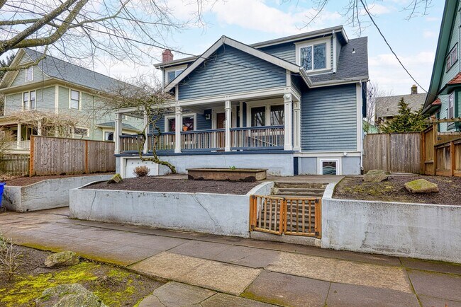 Foto del edificio - URBAN UPDATED 4 Bedroom/3 Bath CRAFTSMAN S...